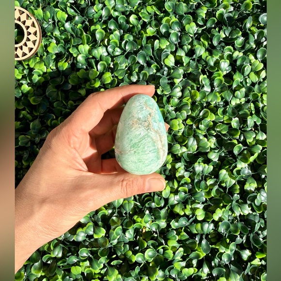 Blue Caribbean Calcite Egg - Picture 6 of 7